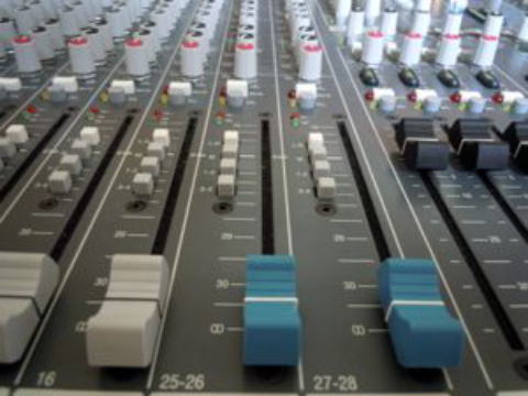 �k�C���̉f���ݔ��E�����ݔ��@�D�y